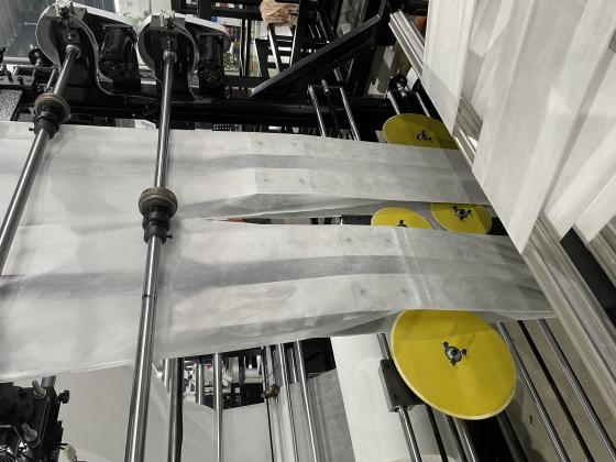 ZW-FMF600 五合一無紡布制袋機