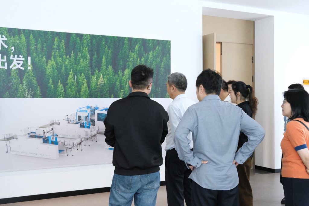 為知識產權培育保駕護航——市人大主任應希克一行調研浙江正威機械有限公司