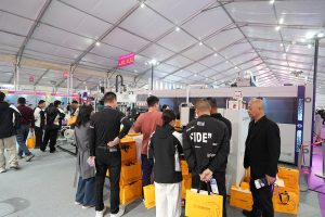 顛覆傳統！正威機械無腰線紙袋機驚艷龍港印展，引領綠色智造新范式