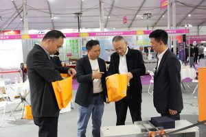 顛覆傳統！正威機械無腰線紙袋機驚艷龍港印展，引領綠色智造新范式